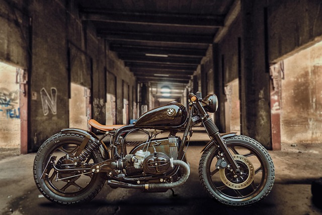Motorcycle, old motorcycle, old bmw and oldtimer — photo by dendoktoor