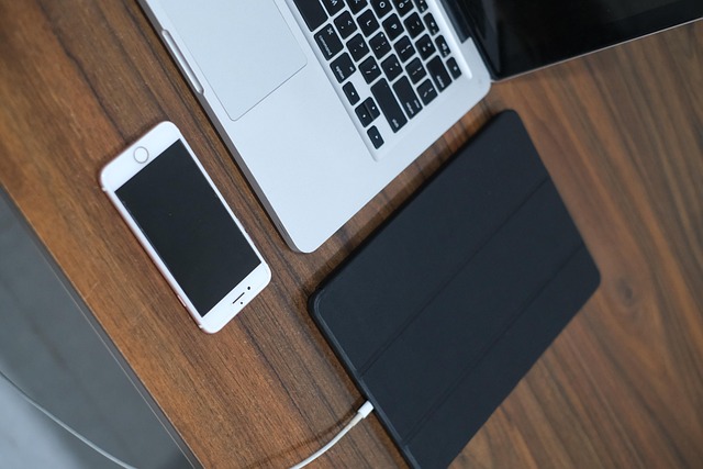 Macbook Pro 2012, Iphone 7, Ipad 2017