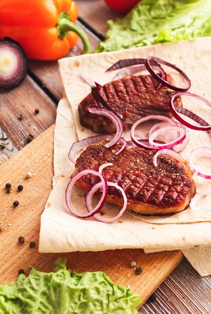 Fleisch, Zwiebel, Pita-Brot
