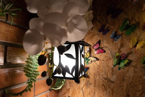 Lys, Lampe, Falske Blomster, Mørkt Sted