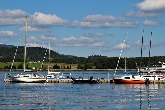 Free Lake Boats photo and picture