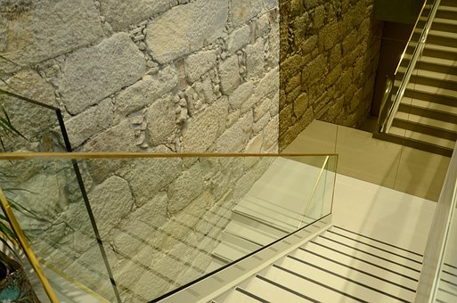 Abstractamente, Diseño, La Escalera