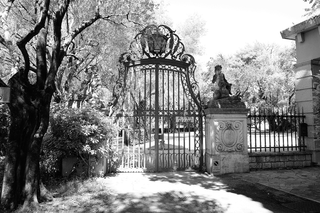 Free Sirmione Garden Gate photo and picture