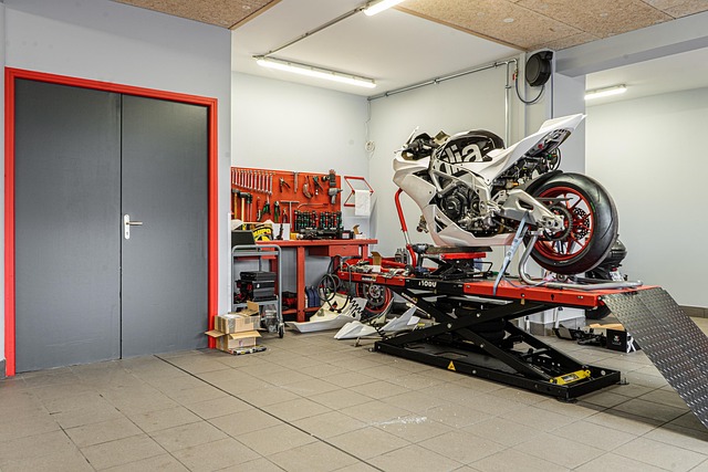 Motocykl, Kolo, Garáž