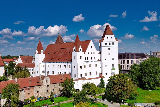 Free Castle Duke Box photo and picture