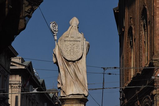 Free Tourism Statue photo and picture
