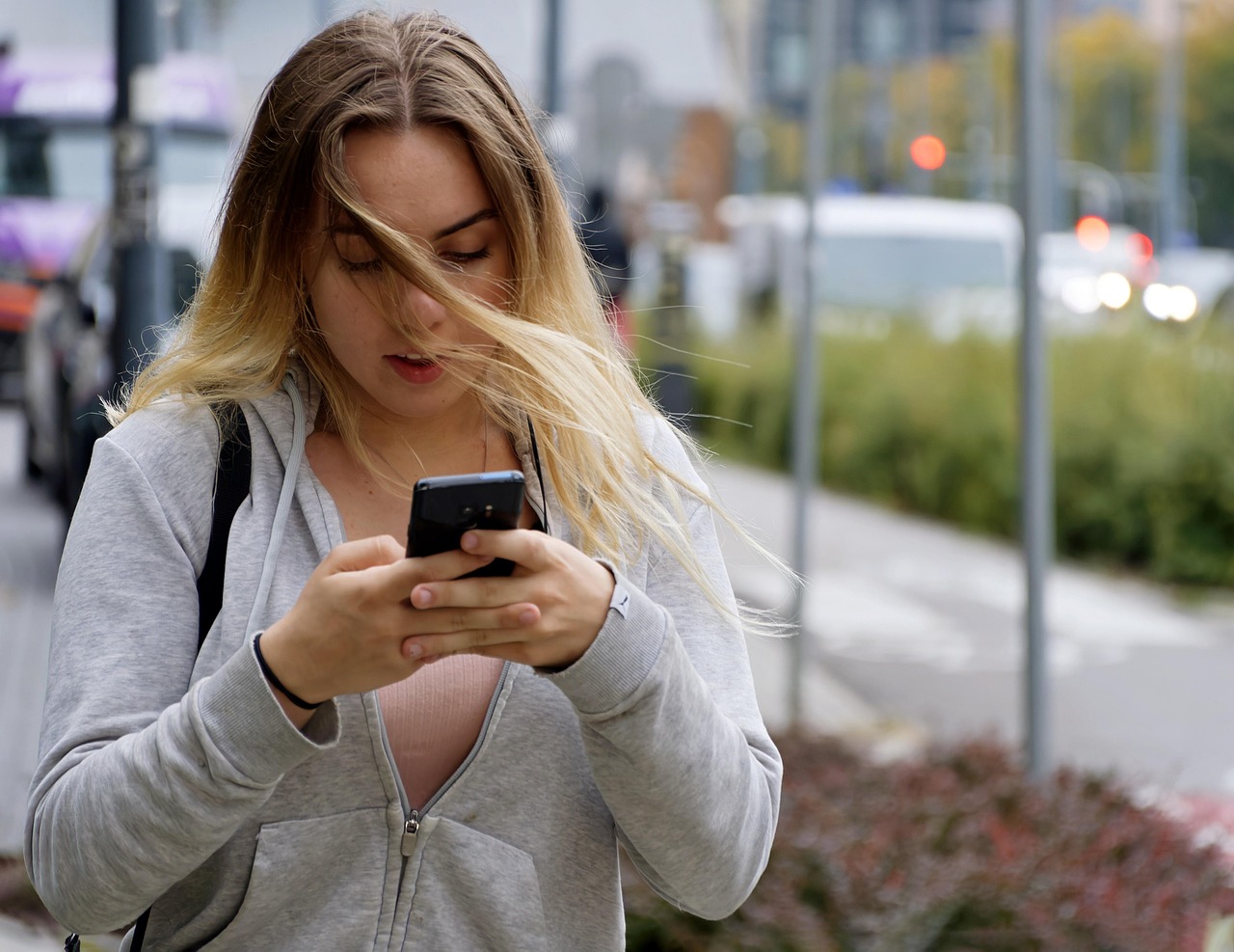 無料のスマートフォンの女性の写真と写真