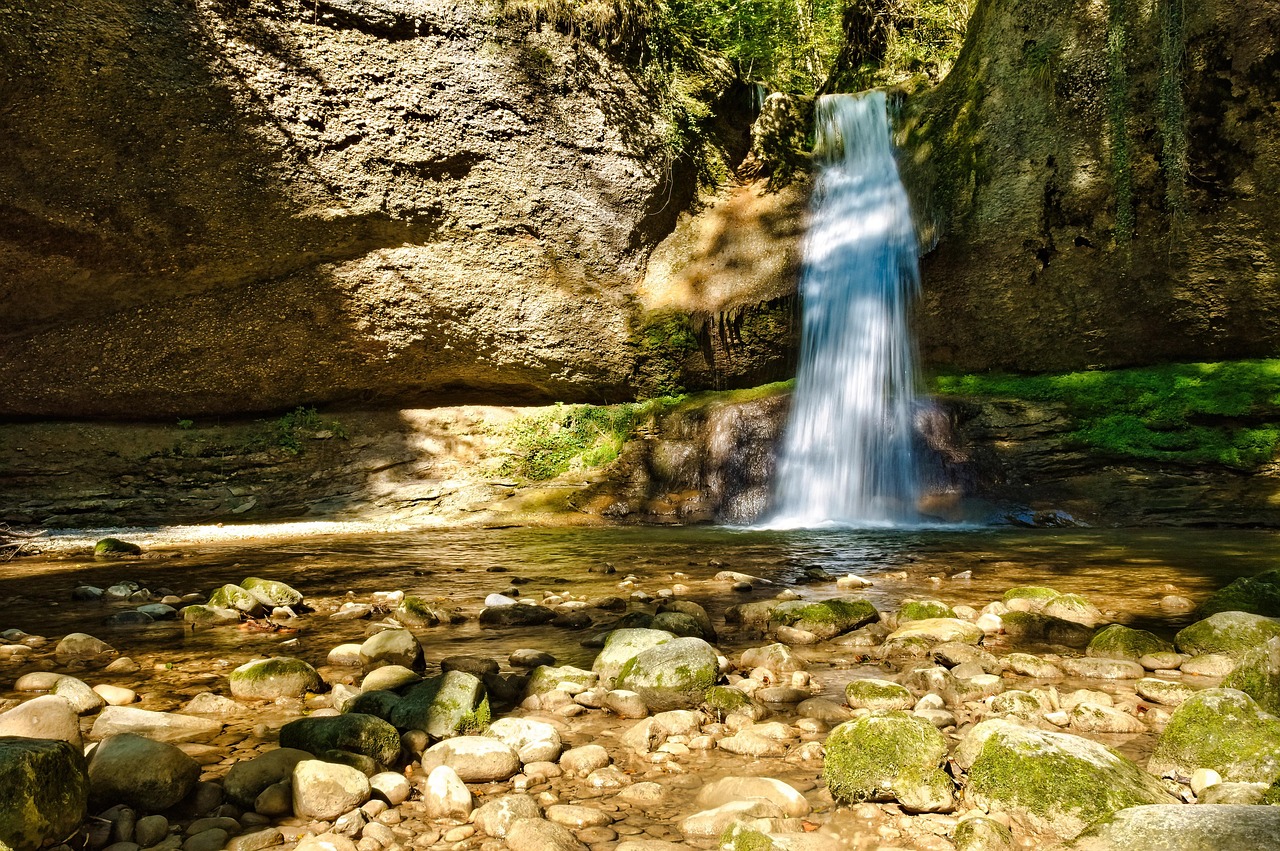 Waterfall - free online jigsaw puzzle photo