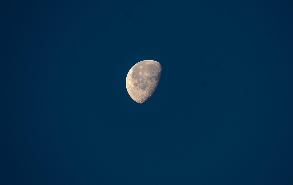 Moon Half Space - Free photo on Pixabay