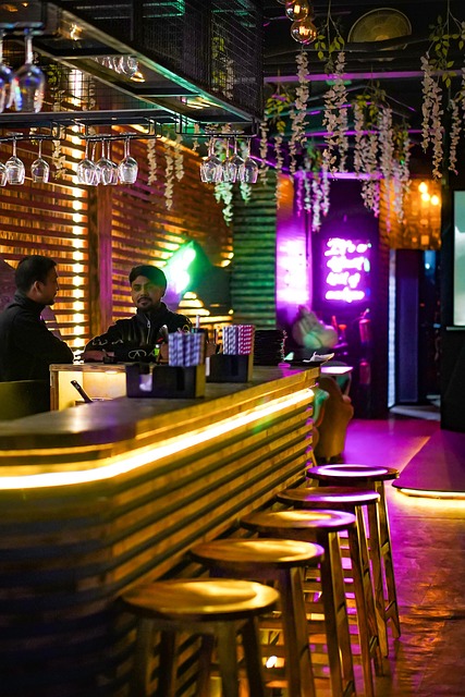 200+ Free Bartender & Bar Images - Pixabay