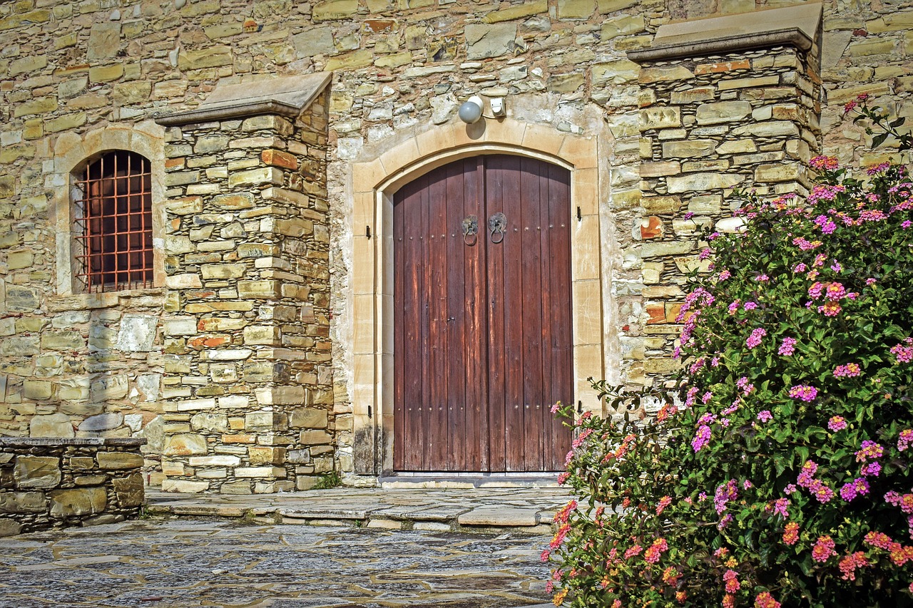 Door - free online jigsaw puzzle photo