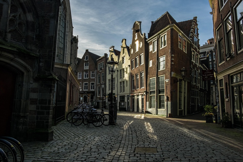 Amsterdam Unrest: Chamber Unites Against Anti-Semitism Amid Solution Disagreements - News Directory 3