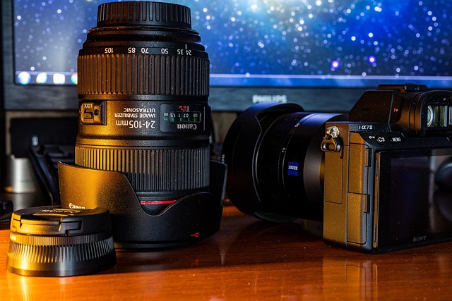 Free Camera Mirrorless Camera photo and picture