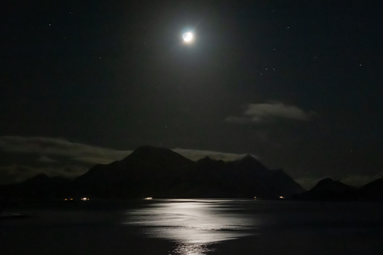 月 夜 海 - Pixabayの無料写真
