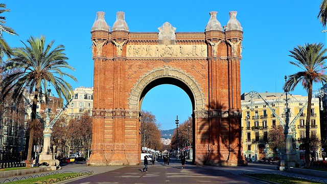 Free Arco De Triunfo De Barcelona photo and picture