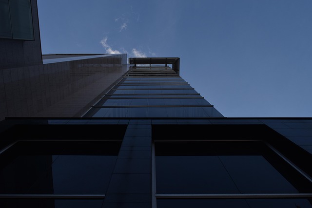 Gebouw, Facade, Lucht, Architectuur