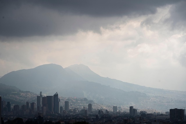 Ciudad, Montañas, Niebla, Colombia