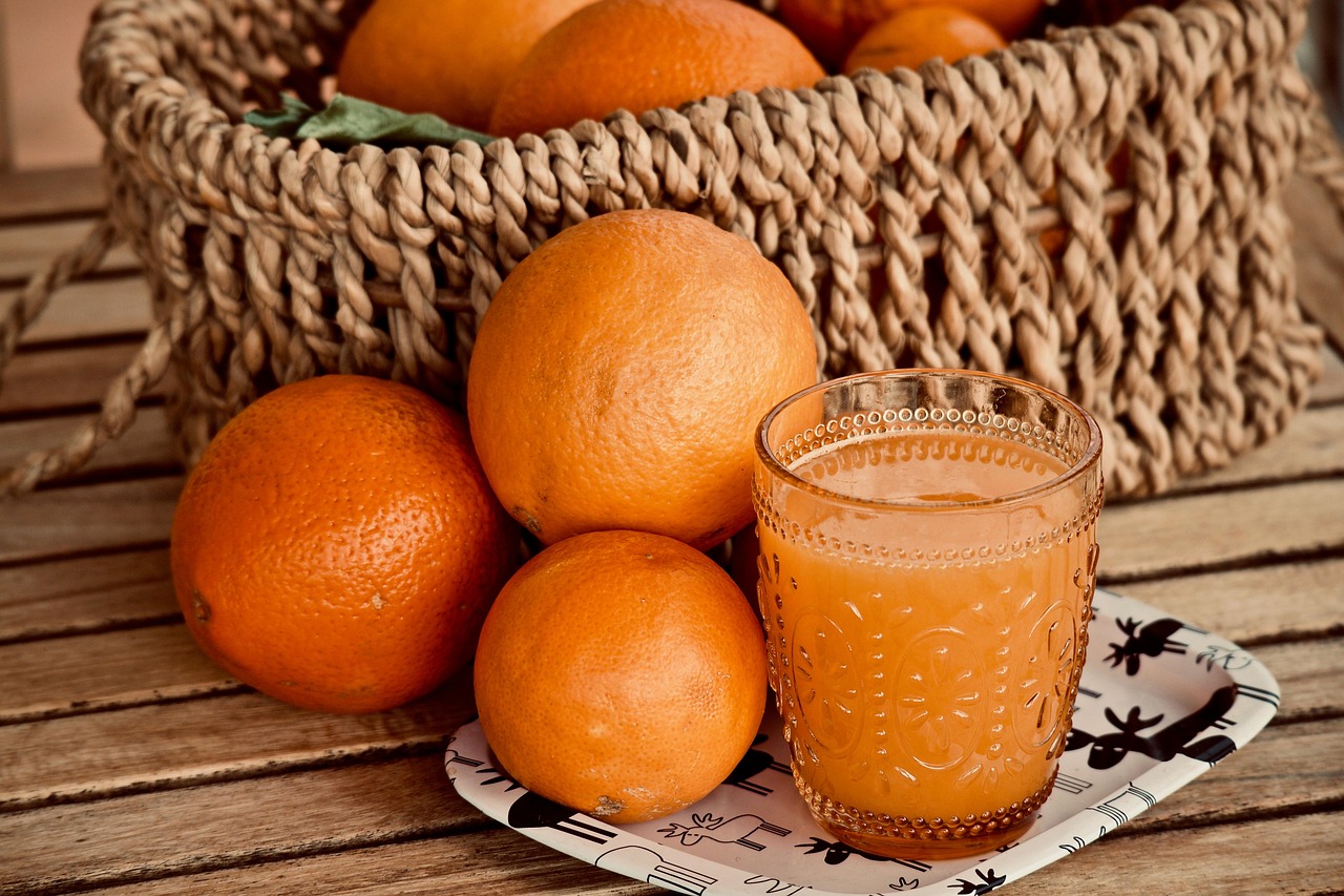 https://cdn.pixabay.com/photo/2022/01/31/10/06/fruit-6983145_1280.jpg