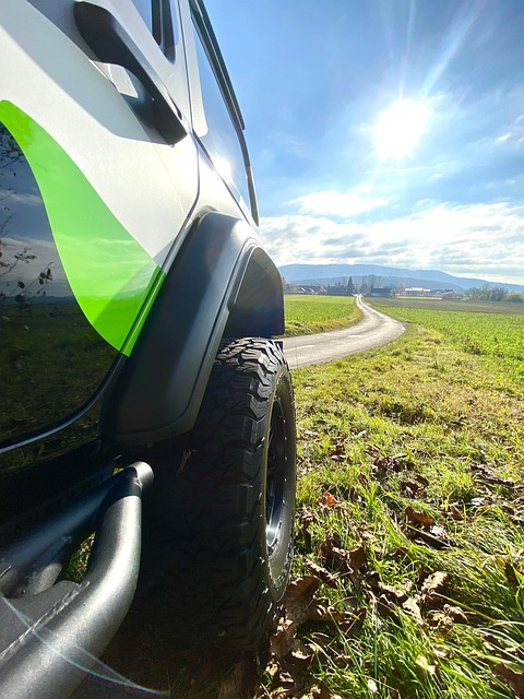 Jeep, Auto, Van De Weg Af, Camouflage