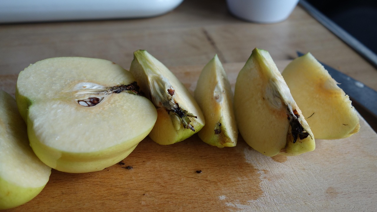 Free Fruit Quince photo and picture