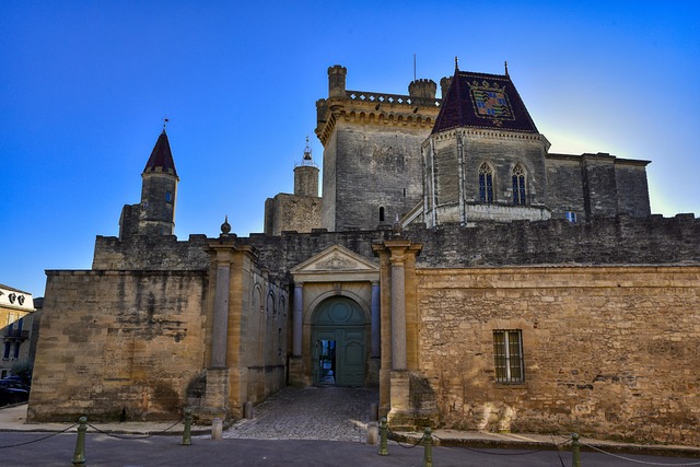 Uzes, castle, architecture and chateau — photo by lecreusois