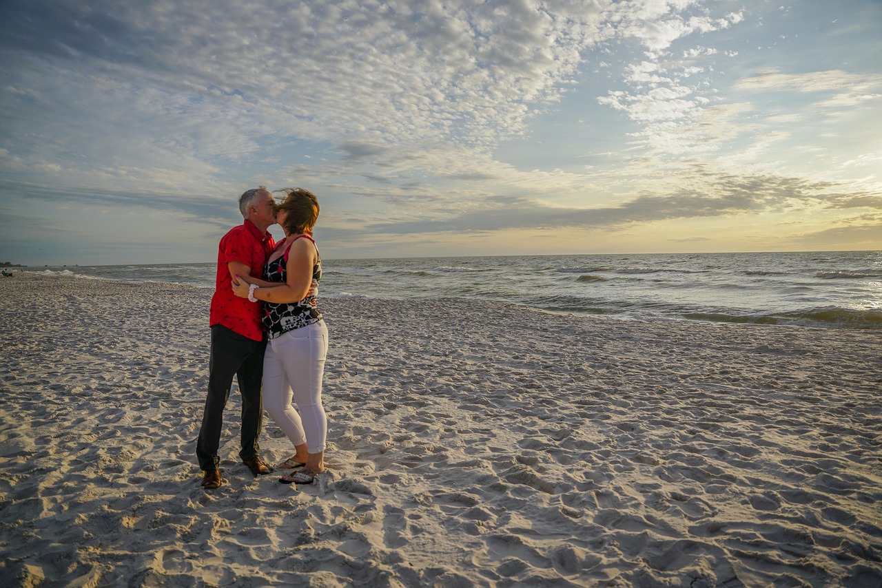 Pareja Playa Beso - Foto gratis en Pixabay