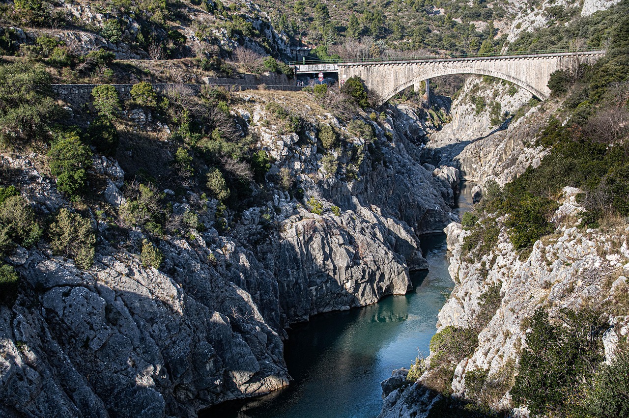 Arch Bridge - free online jigsaw puzzle photo