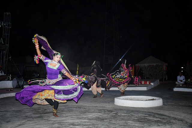 Free Dance Folk photo and picture