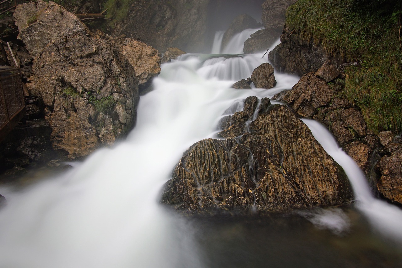 Waterfall - free online jigsaw puzzle photo