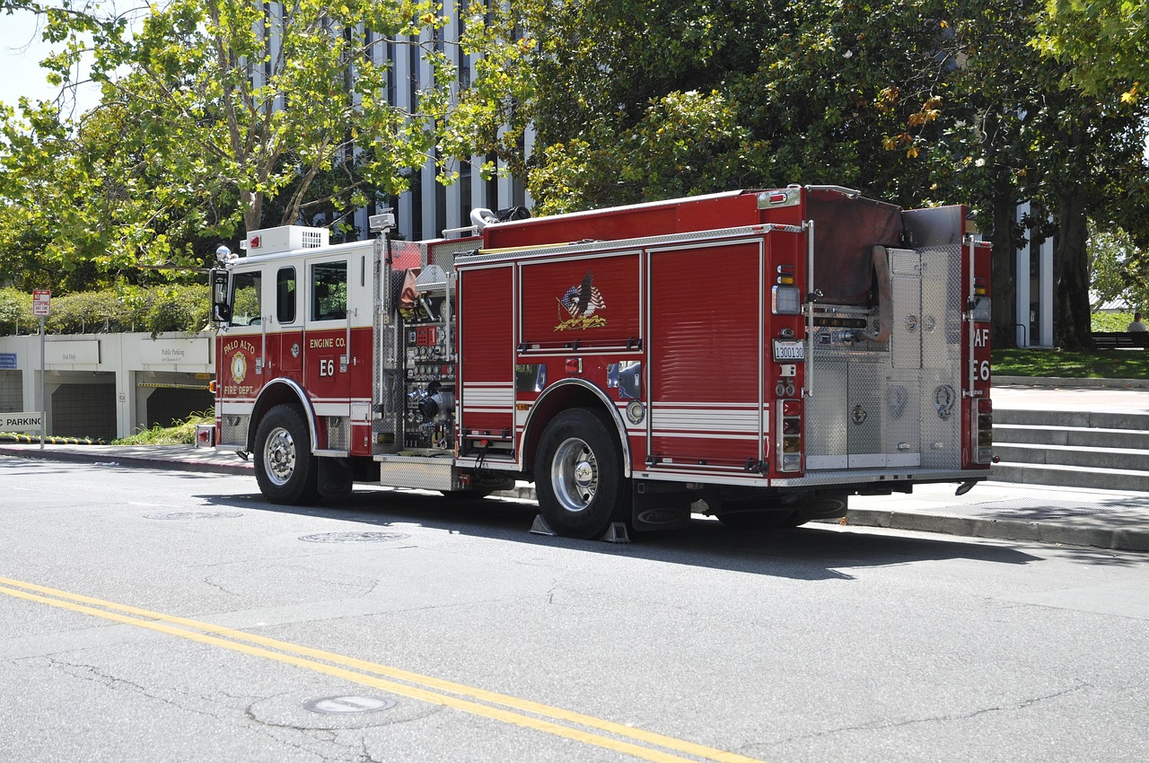 Fire Truck Vehicle Emergency Free photo