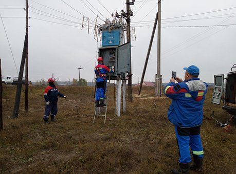 Free Electricity Electrician photo and picture