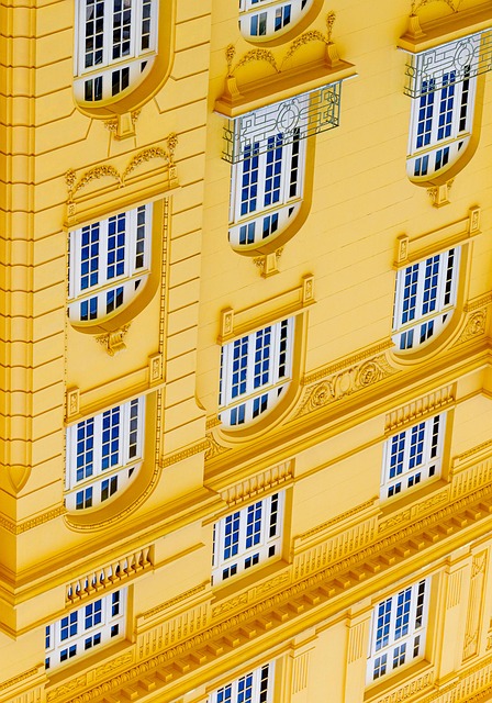 Gelbes Gebäude, Architektur, Fenster