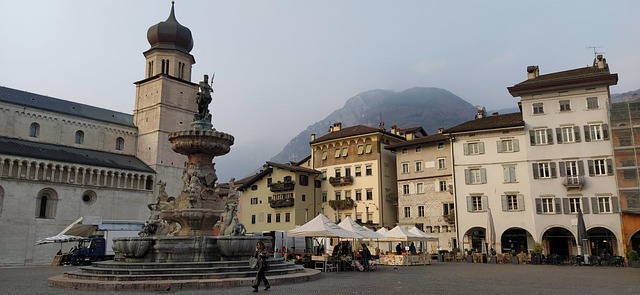 Town Square Fountain Cattedrale Di Free photo on Pixabay