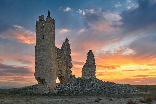 Mittelalterliche Burg, Ruinen