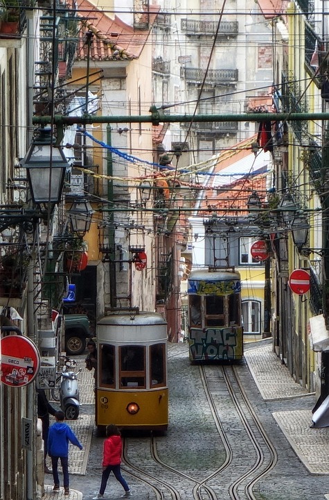 In the Footsteps of History: Walking Tours that Bring Lisbon’s Culture to Life