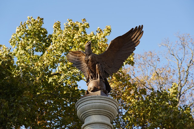 Free Eagle Statue Alton photo and picture