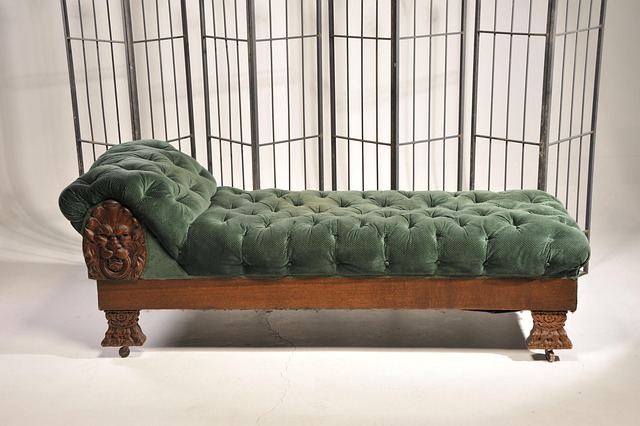 Löwenkopf Chaiselongue, Boudoir-Sofa