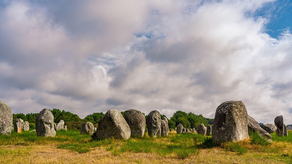 menhir-7118382_960_720.jpg