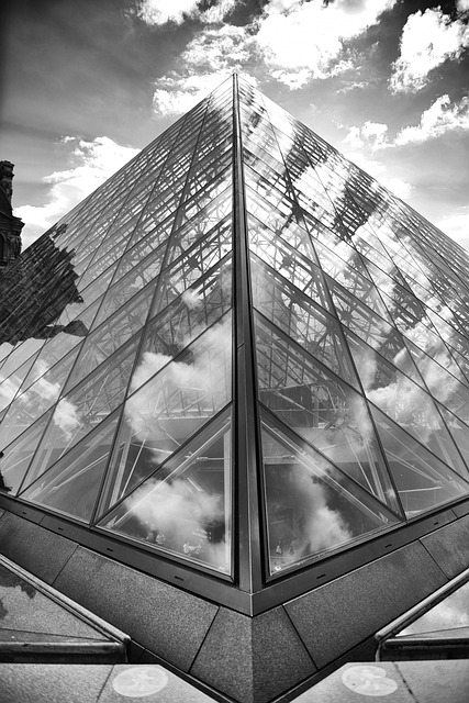 Free Louvre Pyramid Museum photo and picture