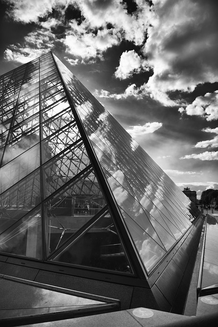 Free Louvre Pyramid Museum photo and picture