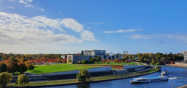 Free Berlin Spreebogen Park photo and picture