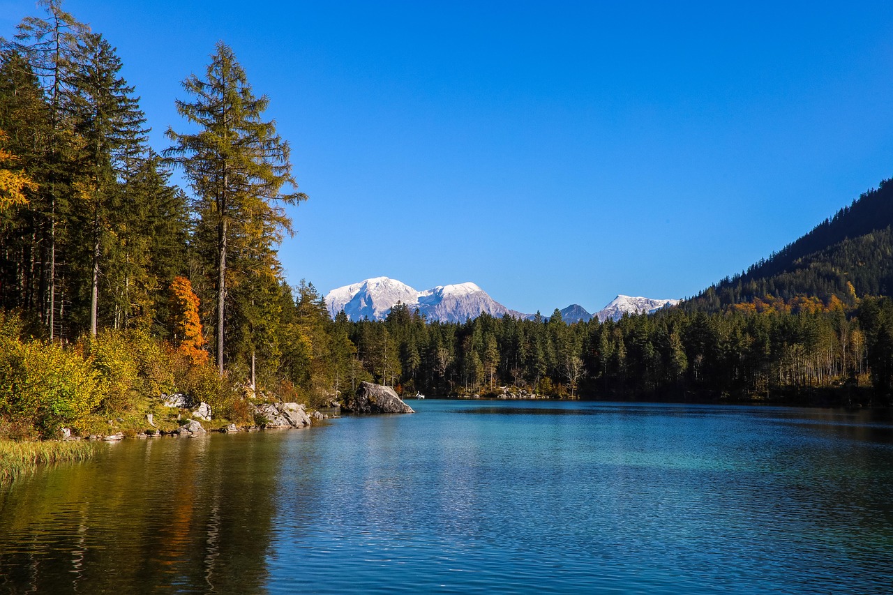 https://cdn.pixabay.com/photo/2022/04/20/09/04/lake-7144784_1280.jpg