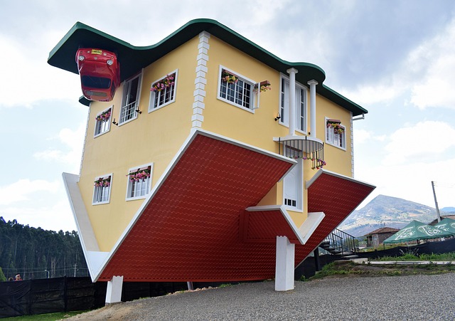Free Crazy House Guatavita photo and picture