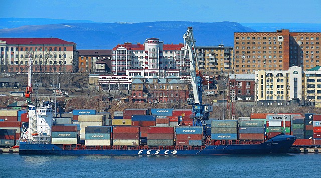 Stadt, Hafen, Containerschiff
