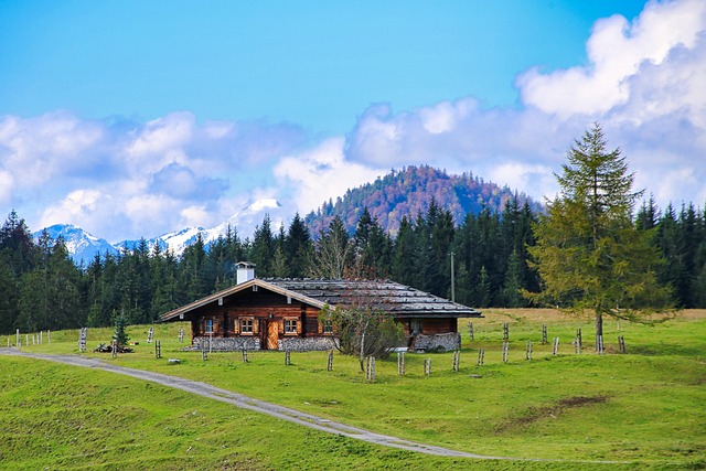 Free Hut Mountains photo and picture