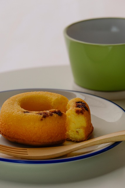 Cake, donut, doughnut and dessert — photo by truongvandoan
