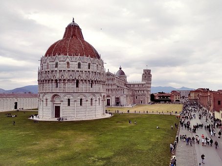 Pisa, Italia, Oamenii, Călătorie