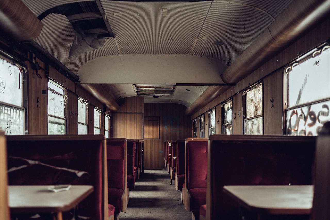Abandoned Train - free online jigsaw puzzle photo