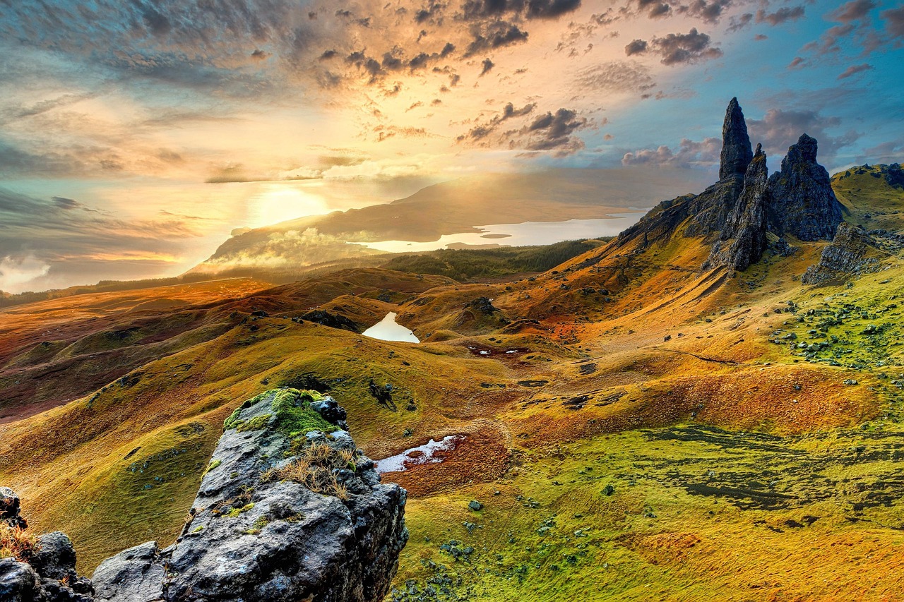 https://cdn.pixabay.com/photo/2022/05/15/14/23/sky-7198205_1280.jpg
