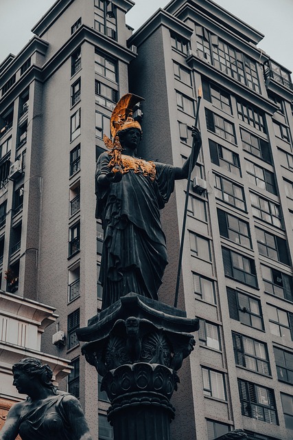Gebäude, Skulptur, Statue, Golden